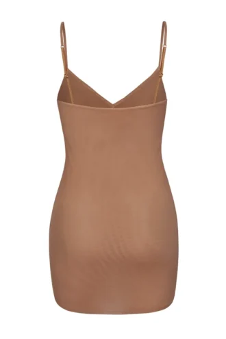 Rochie mini slip din plasă moale cu decolteu în V, de la Intimates, în culoarea miere Rochie mini slip din plasă moale cu decolteu în V, de la Intimates, în culoarea miere
