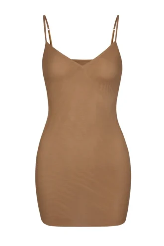 Rochie mini slip Intimates din plasă moale cu decolteu în V, culoare migdală Rochie mini slip Intimates din plasă moale cu decolteu în V, culoare migdală