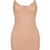 Rochie mini slip Intimates din plasă moale, cu decolteu în V, în culoarea piersică caldă Rochie mini slip Intimates din plasă moale, cu decolteu în V, în culoarea piersică caldă