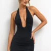 Rochie mini Sofija din jersey elastic, cu decolteu adânc și drapaje, în culoarea neagră