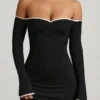 Rochie mini Stasia din modal, cu umeri decupați și croi în A, de culoare neagră Rochie mini Stasia din modal, cu umeri decupați și croi în A, de culoare neagră