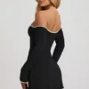 Rochie mini Stasia din modal, cu umeri decupați și croi în A, de culoare neagră Rochie mini Stasia din modal, cu umeri decupați și croi în A, de culoare neagră
