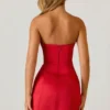 Rochie mini structurată Baila în formă de lalea, în roșu stacojiu