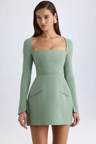 Rochie mini structurată cu guler pătrat Taesha, în nuanța verde kaki Rochie mini structurată cu guler pătrat Taesha, în nuanța verde kaki