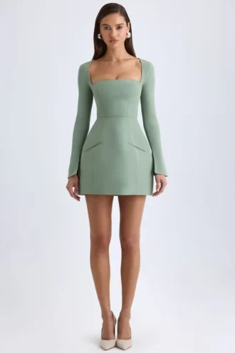 Rochie mini structurată cu guler pătrat Taesha, în nuanța verde kaki Rochie mini structurată cu guler pătrat Taesha, în nuanța verde kaki