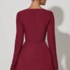 Rochie mini Taesha cu guler pătrat și croi structurat, în formă de lalea, în roșu vin Rochie mini Taesha cu guler pătrat și croi structurat, în formă de lalea, în roșu vin