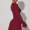 Rochie mini Taesha cu guler pătrat și croi structurat, în formă de lalea, în roșu vin Rochie mini Taesha cu guler pătrat și croi structurat, în formă de lalea, în roșu vin
