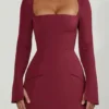 Rochie mini Taesha cu guler pătrat și croi structurat, în formă de lalea, în roșu vin Rochie mini Taesha cu guler pătrat și croi structurat, în formă de lalea, în roșu vin