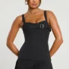 Rochie mini tip kilt din twill periat, cu talie coborâtă, de la Clover, în culoarea neagră