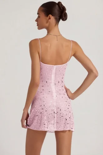 Rochie mini transparentă cu decolteu pătrat și ornamente Averie, în roz Rochie mini transparentă cu decolteu pătrat și ornamente Averie, în roz