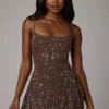 Rochie mini transparentă cu decolteu rotund și ornamente Durrani, culoare ciocolată închisă Rochie mini transparentă cu decolteu rotund și ornamente Durrani, culoare ciocolată închisă