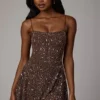 Rochie mini transparentă cu decolteu rotund și ornamente Durrani, culoare ciocolată închisă Rochie mini transparentă cu decolteu rotund și ornamente Durrani, culoare ciocolată închisă