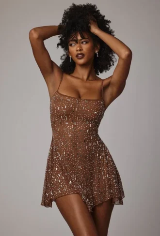 Rochie mini transparentă cu decolteu rotund și ornamente Durrani, culoare Mocha Rochie mini transparentă cu decolteu rotund și ornamente Durrani, culoare Mocha