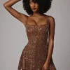Rochie mini transparentă cu decolteu rotund și ornamente Durrani, culoare Mocha Rochie mini transparentă cu decolteu rotund și ornamente Durrani, culoare Mocha