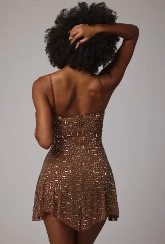 Rochie mini transparentă cu decolteu rotund și ornamente Durrani, culoare Mocha Rochie mini transparentă cu decolteu rotund și ornamente Durrani, culoare Mocha