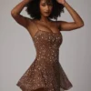 Rochie mini transparentă cu decolteu rotund și ornamente Durrani, culoare Mocha Rochie mini transparentă cu decolteu rotund și ornamente Durrani, culoare Mocha