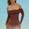 Rochie mini transparentă cu umeri decupați Nemba, în maro ciocolatiu Rochie mini transparentă cu umeri decupați Nemba, în maro ciocolatiu