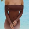 Rochie mini transparentă cu umeri decupați Nemba, în maro ciocolatiu Rochie mini transparentă cu umeri decupați Nemba, în maro ciocolatiu
