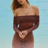 Rochie mini transparentă cu umeri decupați Nemba, în maro ciocolatiu Rochie mini transparentă cu umeri decupați Nemba, în maro ciocolatiu
