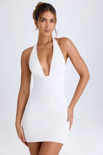 Rochie mini Vella cu guler înalt și spate decupat, de culoare albă Rochie mini Vella cu guler înalt și spate decupat, de culoare albă