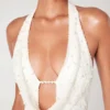 Rochie mini Versailles cu decolteu adânc și ornamente, în culoarea albă Rochie mini Versailles cu decolteu adânc și ornamente, în culoarea albă