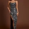 Rochie Velia cu guler tip cowl și decupaje, cu imprimeu șarpe argintiu Rochie Velia cu guler tip cowl și decupaje, cu imprimeu șarpe argintiu
