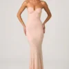 Rochie Vesna cu decolteu în formă de inimă și trenă în formă de pește, în nuanța Dusty Rose Rochie Vesna cu decolteu în formă de inimă și trenă în formă de pește, în nuanța Dusty Rose