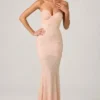 Rochie Vesna cu decolteu în formă de inimă și trenă în formă de pește, în nuanța Dusty Rose Rochie Vesna cu decolteu în formă de inimă și trenă în formă de pește, în nuanța Dusty Rose