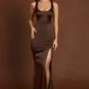 Rochie Vittoria lungă cu decolteu rotund și spate cu șireturi, în culoarea ciocolată Rochie Vittoria lungă cu decolteu rotund și spate cu șireturi, în culoarea ciocolată