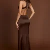 Rochie Vittoria lungă cu decolteu rotund și spate cu șireturi, în culoarea ciocolată Rochie Vittoria lungă cu decolteu rotund și spate cu șireturi, în culoarea ciocolată
