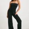 Salopetă bandeau din tricot gros, cu croi evazat, în culoarea neagră Salopetă bandeau din tricot gros, cu croi evazat, în culoarea neagră