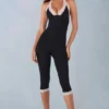 Salopetă capri Calla cu dantelă modală, în negru Salopetă capri Calla cu dantelă modală, în negru