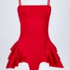 Salopetă corset cu volane și șireturi Priaska în roșu aprins Salopetă corset cu volane și șireturi Priaska în roșu aprins