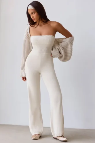 Salopetă din tricot gros cu decolteu bandeau și pantaloni evazați, culoare crem Salopetă din tricot gros cu decolteu bandeau și pantaloni evazați, culoare crem