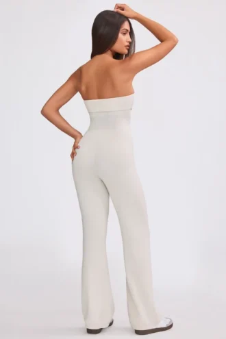 Salopetă din tricot gros cu decolteu bandeau și pantaloni evazați, culoare crem Salopetă din tricot gros cu decolteu bandeau și pantaloni evazați, culoare crem