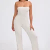 Salopetă din tricot gros cu decolteu bandeau și pantaloni evazați, culoare crem Salopetă din tricot gros cu decolteu bandeau și pantaloni evazați, culoare crem