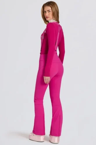 Salopetă impermeabilă cu talie înaltă și bretele, în roz magenta Salopetă impermeabilă cu talie înaltă și bretele, în roz magenta