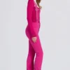 Salopetă impermeabilă cu talie înaltă și bretele, în roz magenta Salopetă impermeabilă cu talie înaltă și bretele, în roz magenta
