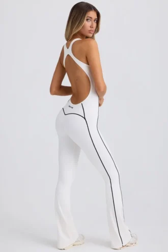 Salopetă Petite Soft Active cu spate decupat, în culoarea alb