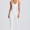 Salopetă Petite Soft Active cu spate decupat, în culoarea alb Salopetă Petite Soft Active cu spate decupat, în culoarea alb