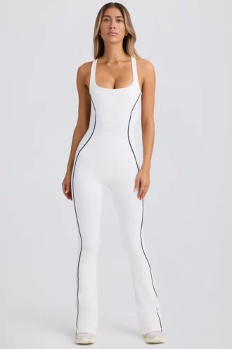 Salopetă Petite Soft Active cu spate decupat, în culoarea alb