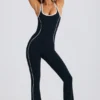 Salopetă Petite Soft Active cu spate decupat, în negru Salopetă Petite Soft Active cu spate decupat, în negru