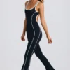 Salopetă Petite Soft Active cu spate decupat, în negru Salopetă Petite Soft Active cu spate decupat, în negru