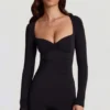 Salopetă scurtă cu mâneci lungi și decolteu în formă de inimă din jersey moale Vionne, negru Salopetă scurtă cu mâneci lungi și decolteu în formă de inimă din jersey moale Vionne, negru