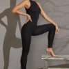 Salopetă Vida cu guler în formă de U, negru Salopetă Vida cu guler în formă de U, negru