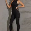 Salopetă Vida cu guler în formă de U, negru Salopetă Vida cu guler în formă de U, negru