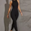 Salopetă Vida cu guler în formă de U, negru Salopetă Vida cu guler în formă de U, negru