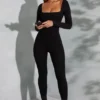 Salopeta Delanie cu guler pătrat și mâneci lungi, în negru Salopeta Delanie cu guler pătrat și mâneci lungi, în negru