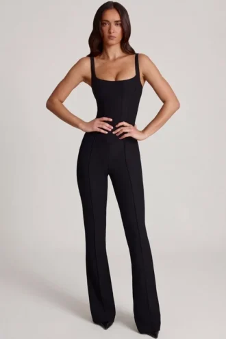 Salopeta Elanie cu guler rotund, corset și picioare evazate, în negru Salopeta Elanie cu guler rotund, corset și picioare evazate, în negru