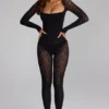 Salopeta Irina din tricot fără cusături, cu mâneci lungi, în culoarea neagră Salopeta Irina din tricot fără cusături, cu mâneci lungi, în culoarea neagră